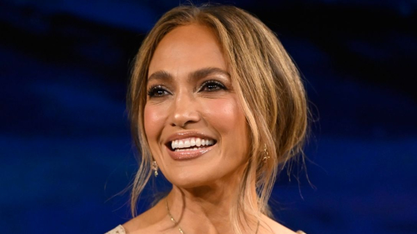 Jennifer Lopez Is a Y2K Vision in Chunky, High-Contrast Highlights  — See Photo